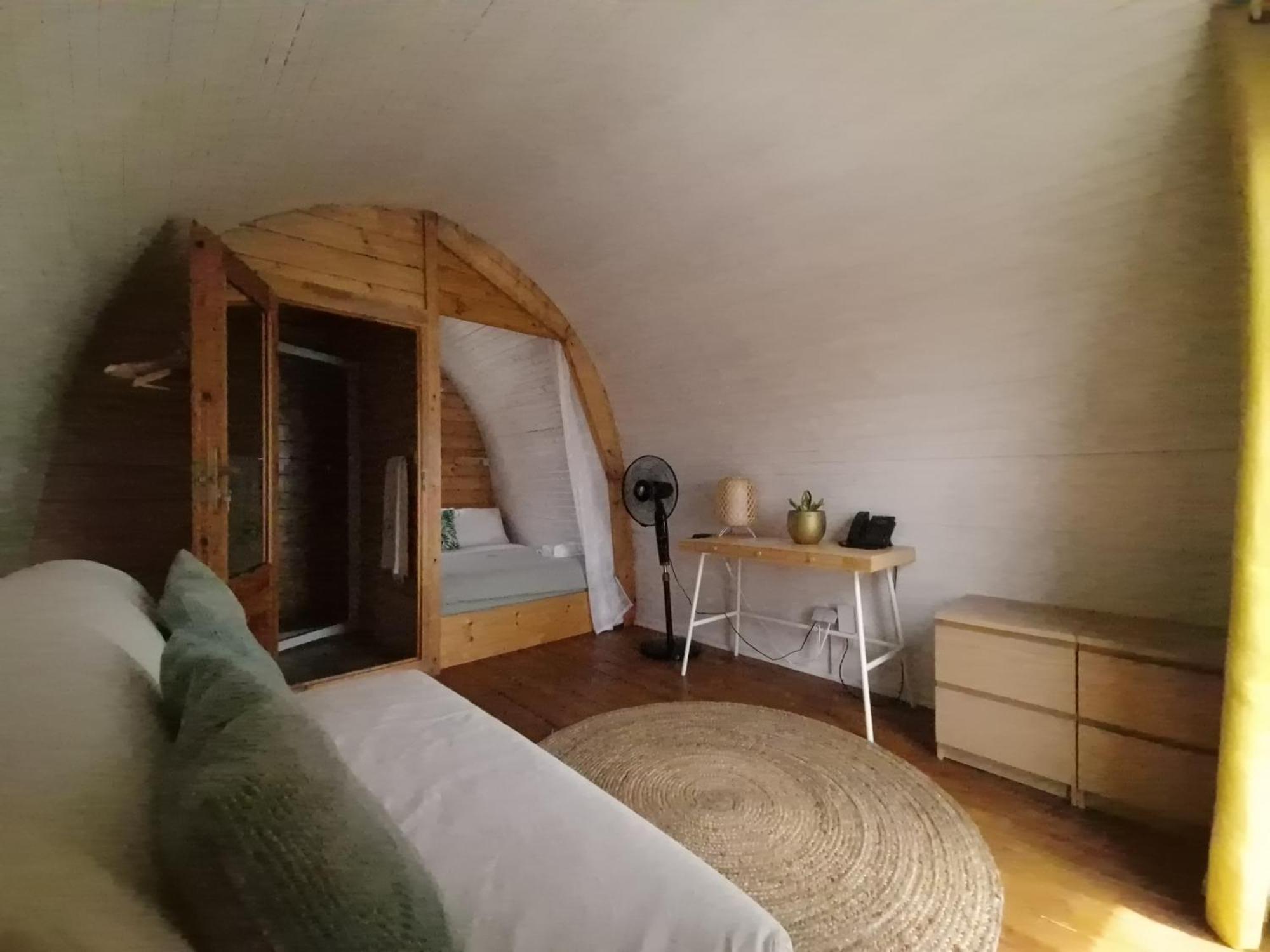 Hotel Rm *